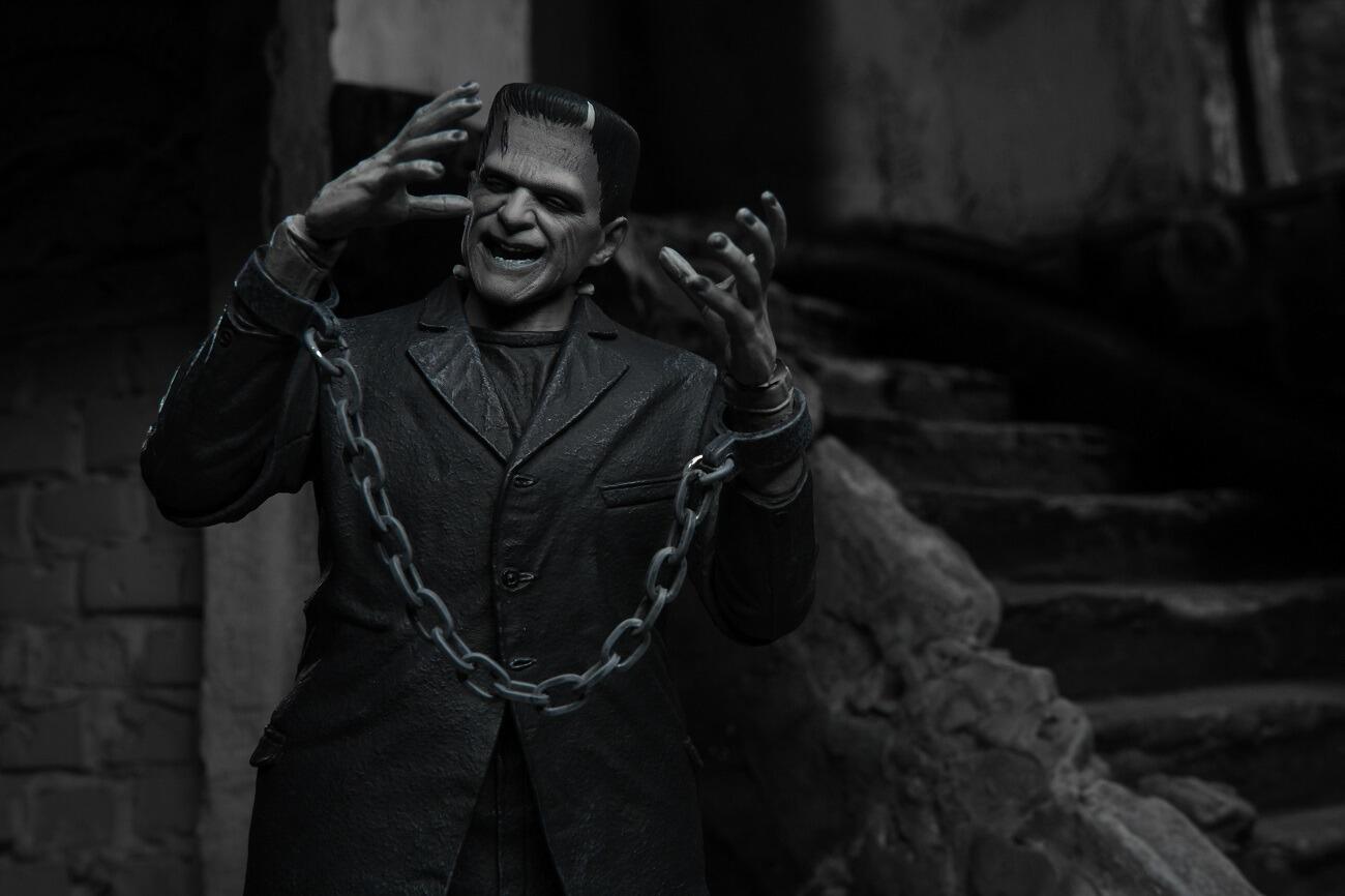 Universal Monsters Ultimate 7 Inch Scale Action Figure - Frankenstein's Monster (Black & White)