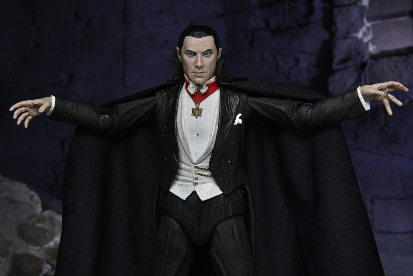 Universal Monsters Ultimate 7 Inch Scale Action Figure - Dracula (Transylvania)