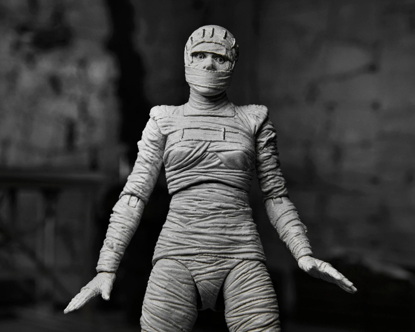 Universal Monsters Ultimate 7 Inch Scale Action Figure - Bride of Frankenstein (Black and White)