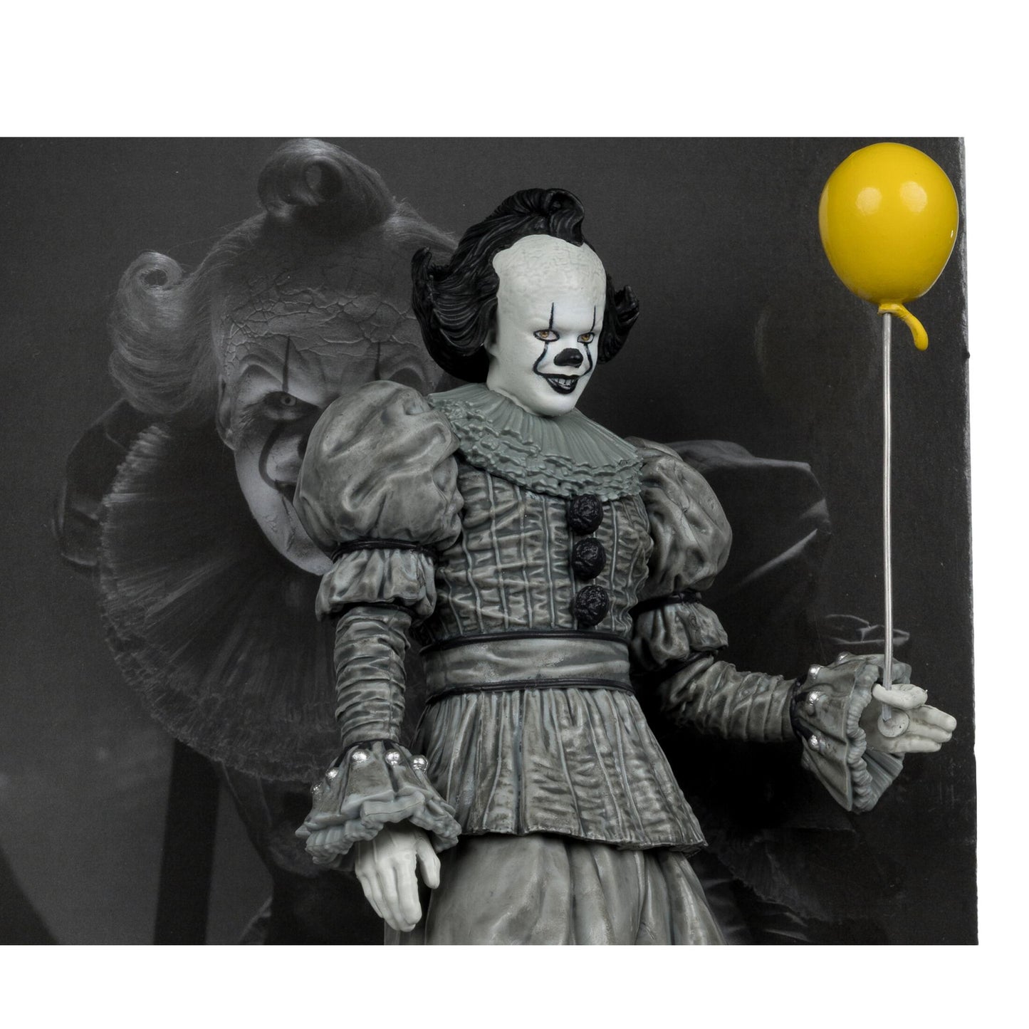 Welcome to Derry Movie Maniacs 6 Inch Posed Figure Wave 2 - Pennywise (Black & White)