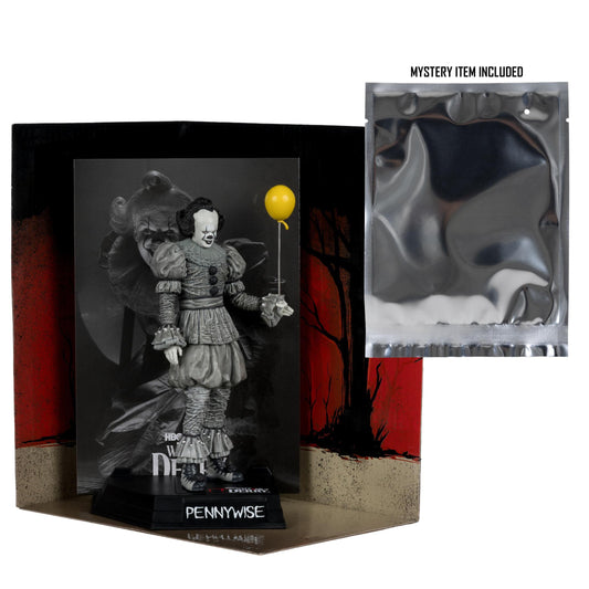 Welcome to Derry Movie Maniacs 6 Inch Posed Figure Wave 2 - Pennywise (Black & White)