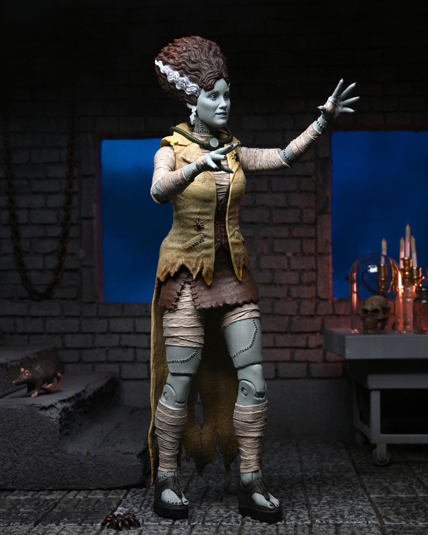 Universal Monsters x Teenage Mutant Ninja Turtles Ultimate 7" Scale Action Figure - April as the Bride