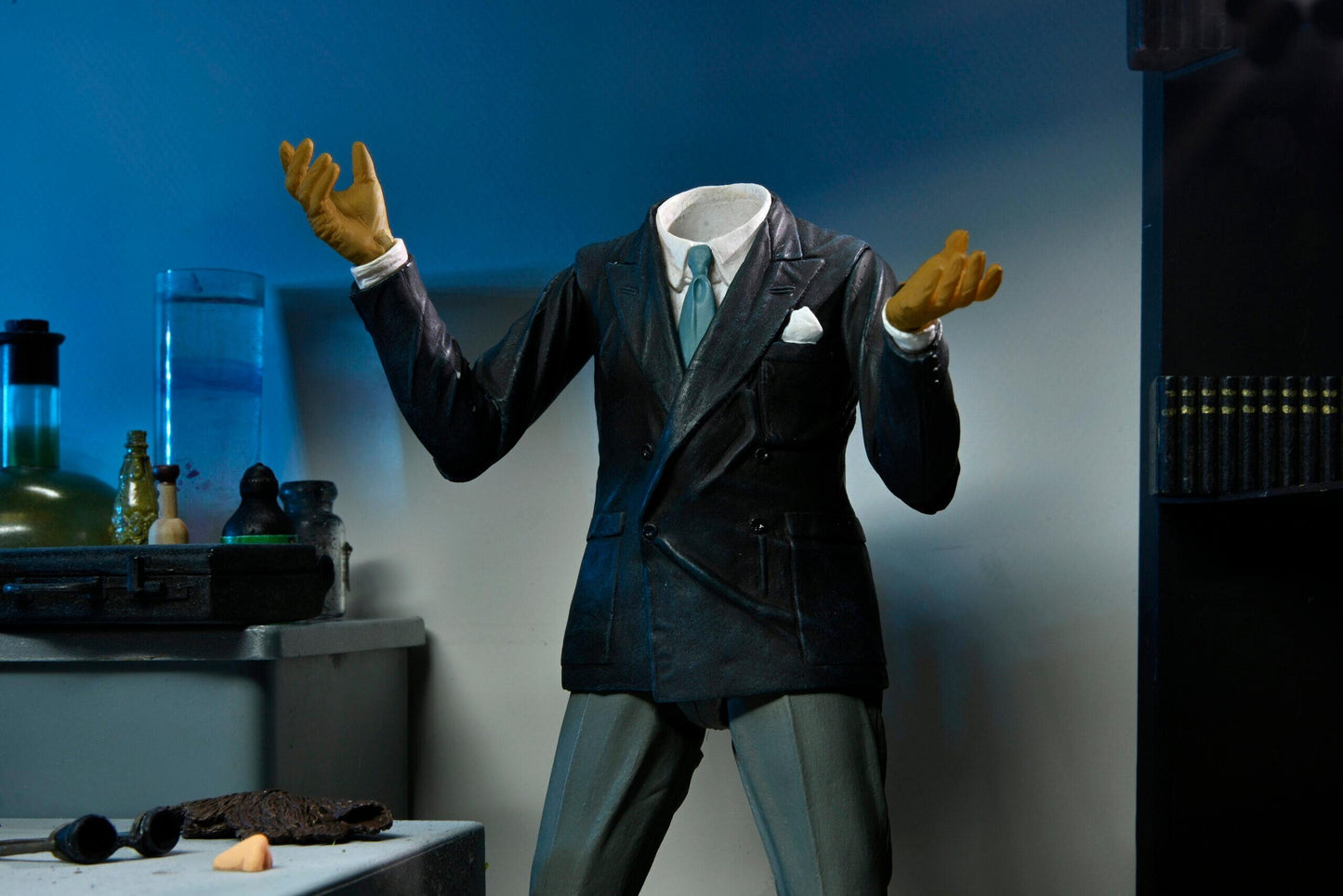Universal Monsters Ultimate 7 Inch Scale Action Figure - Invisible Man