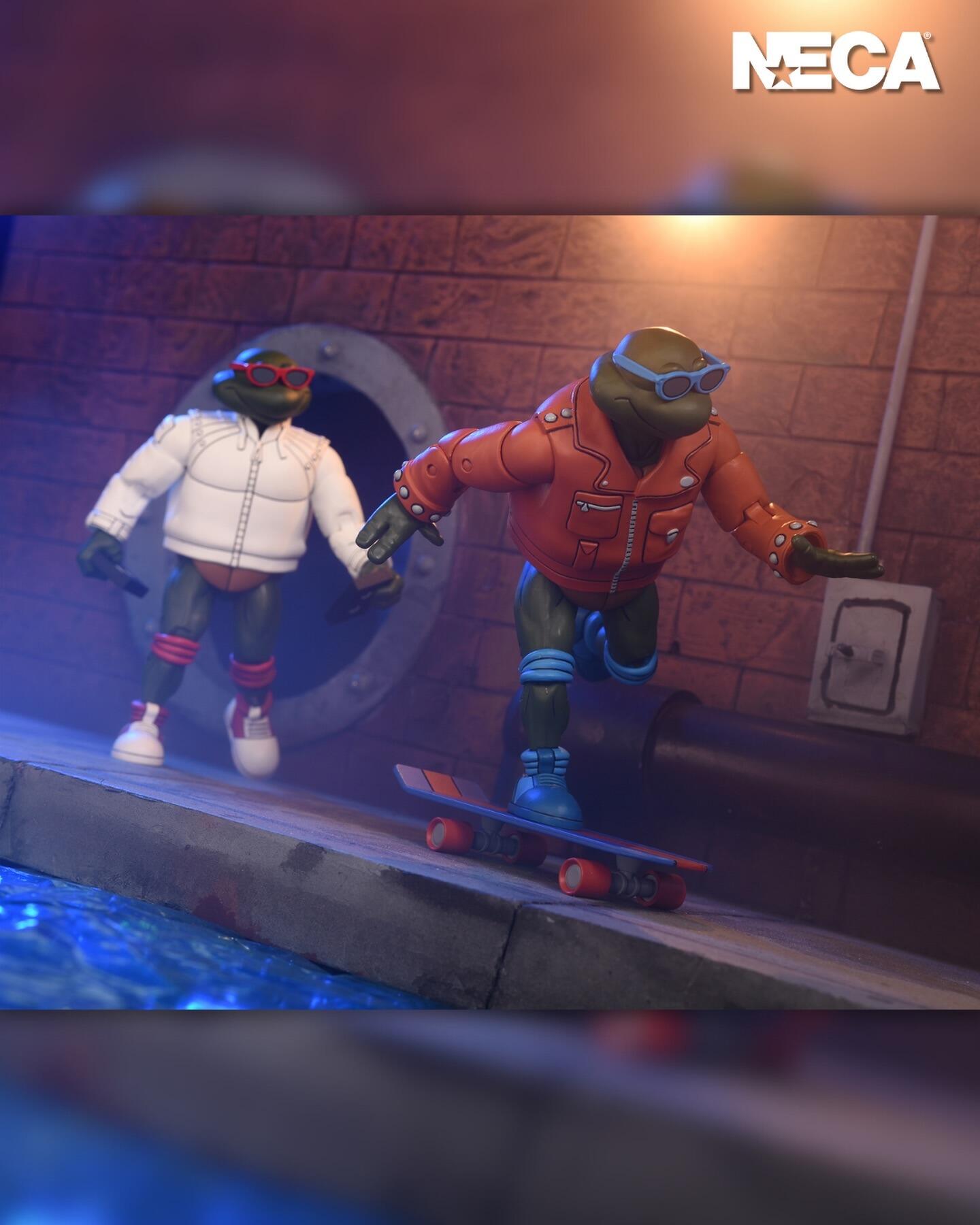 Teenage Mutant Ninja Turtles Cartoon 7 Inch Ultimate Action Figure 2-Pack - Punk Leonardo & Punk Raphael