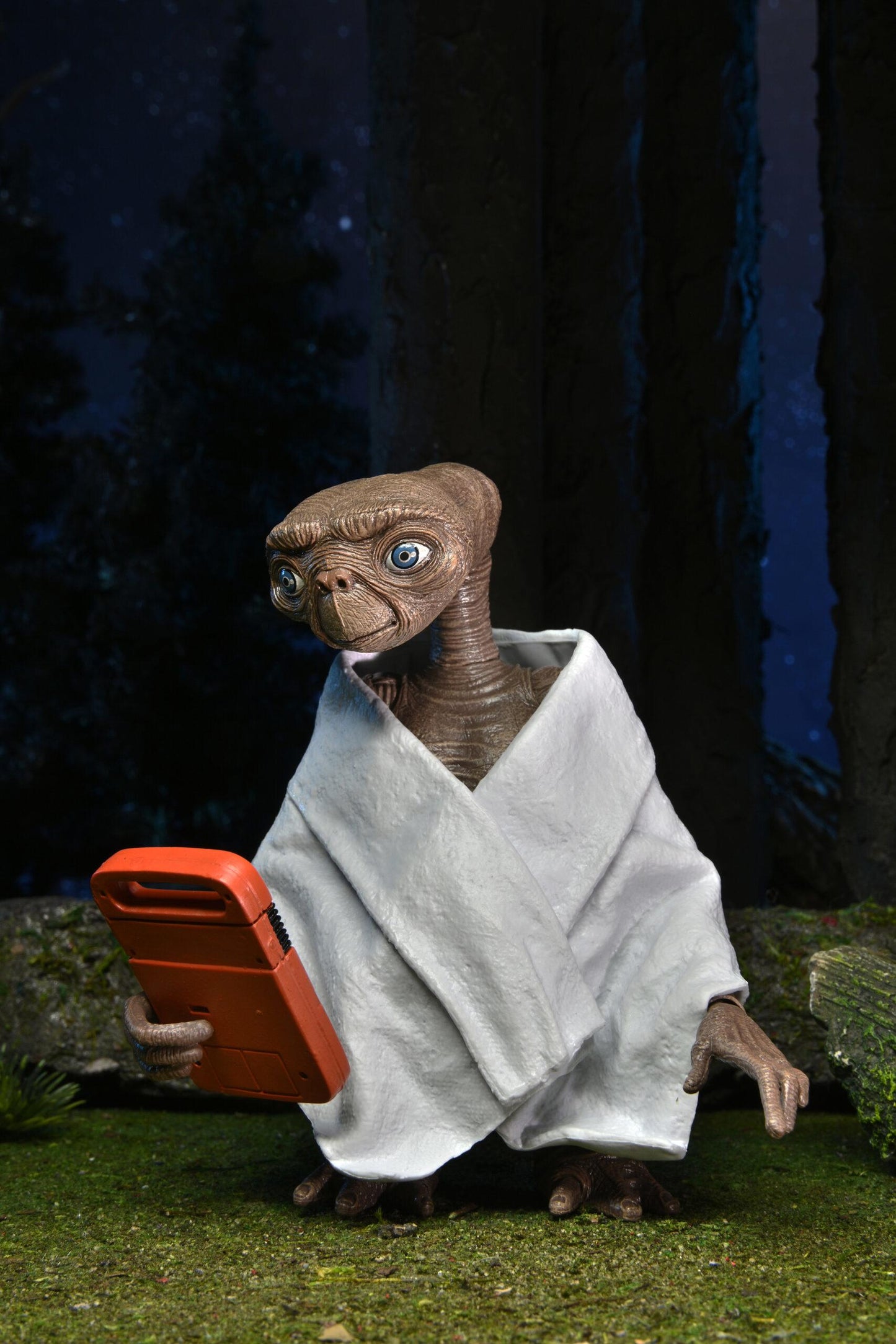 E.T. 40th Anniversary Ultimate 7 Inch Scale Action Figure - Classic E.T.