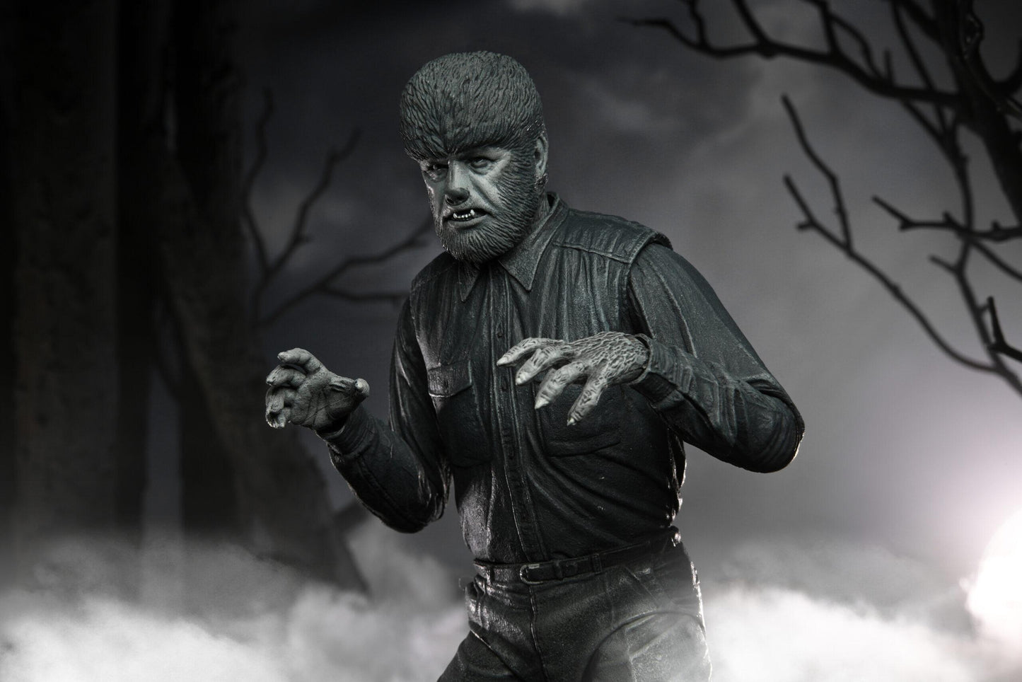 Universal Monsters Ultimate 7 Inch Scale Action Figure - Wolfman (Black & White)