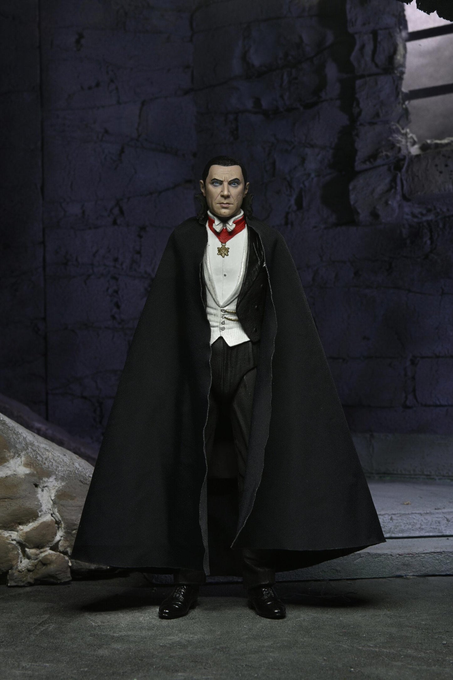 Universal Monsters Ultimate 7 Inch Scale Action Figure - Dracula (Transylvania)