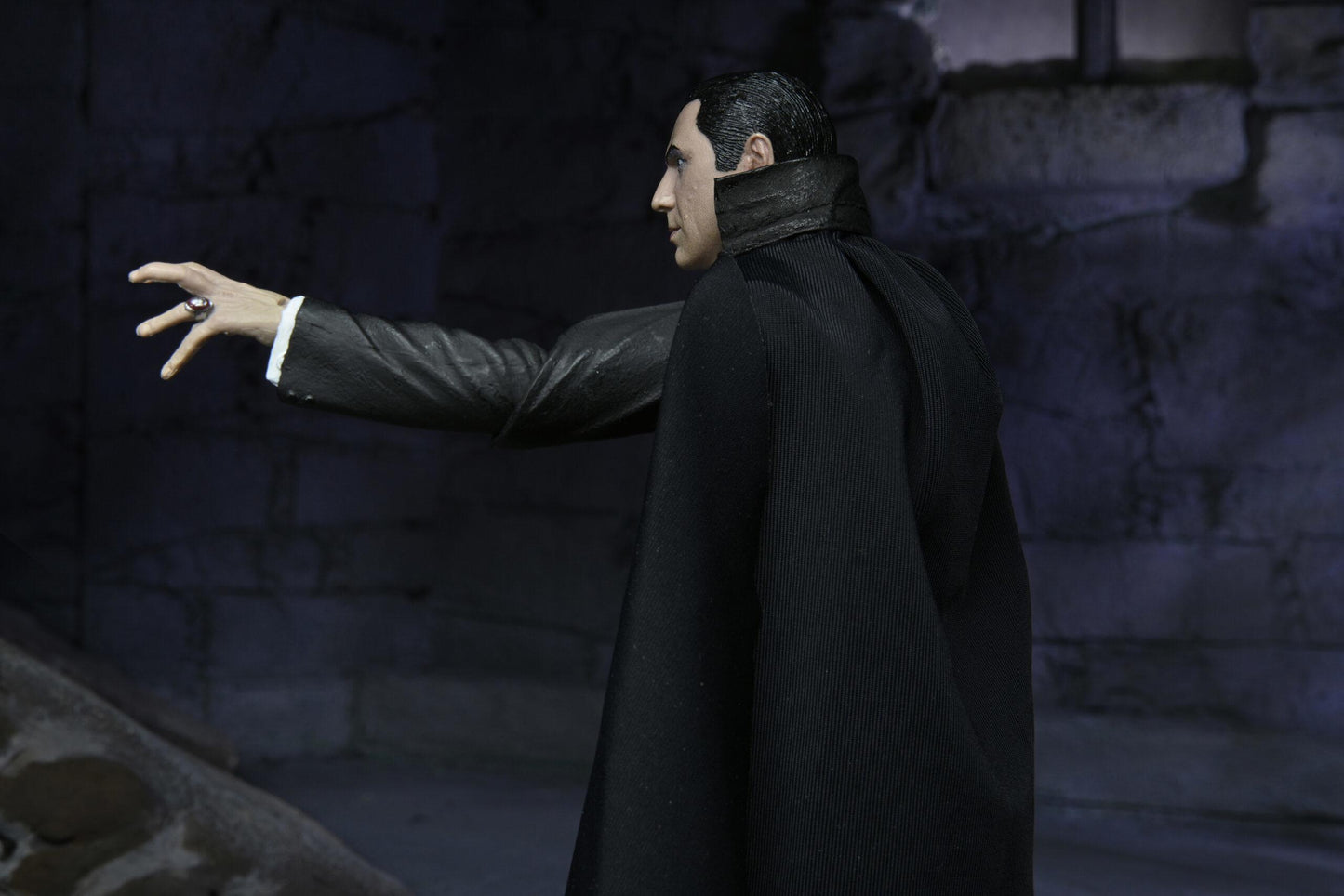 Universal Monsters Ultimate 7 Inch Scale Action Figure - Dracula (Transylvania)
