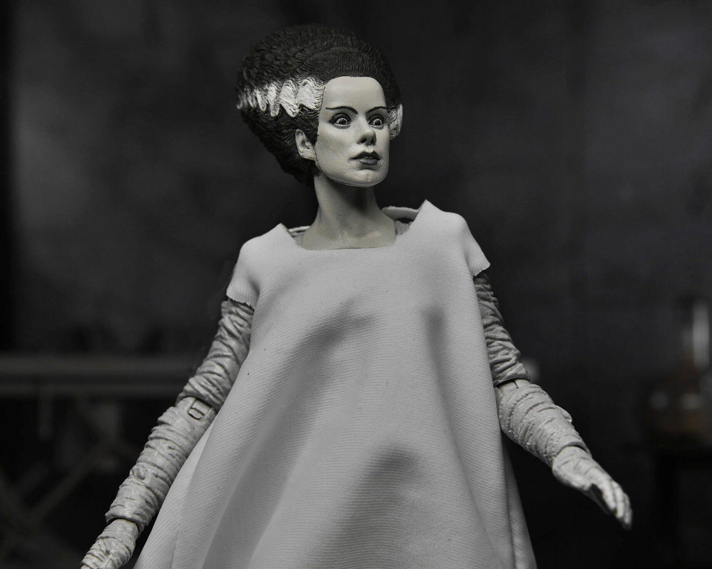 Universal Monsters Ultimate 7 Inch Scale Action Figure - Bride of Frankenstein (Black and White)