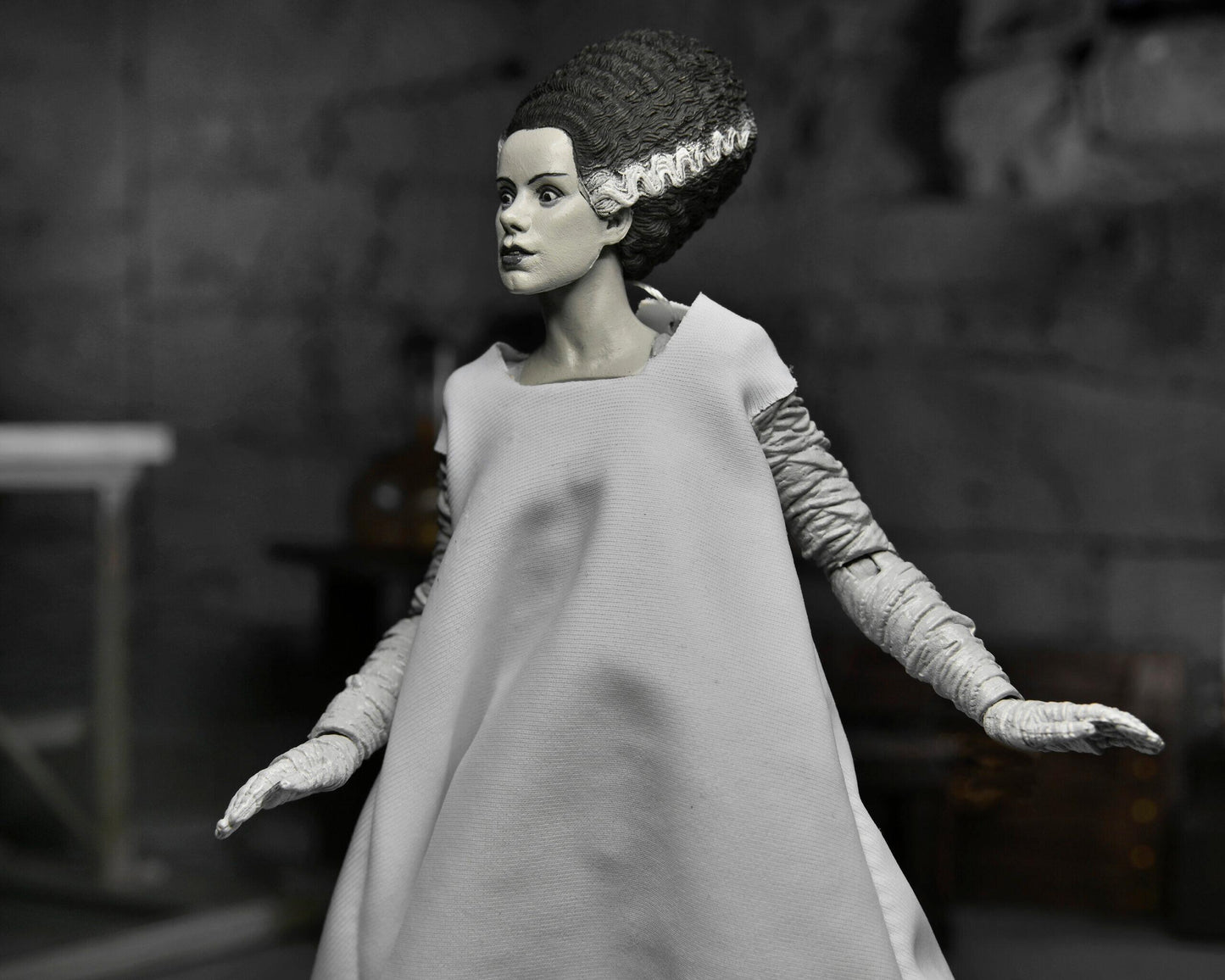 Universal Monsters Ultimate 7 Inch Scale Action Figure - Bride of Frankenstein (Black and White)