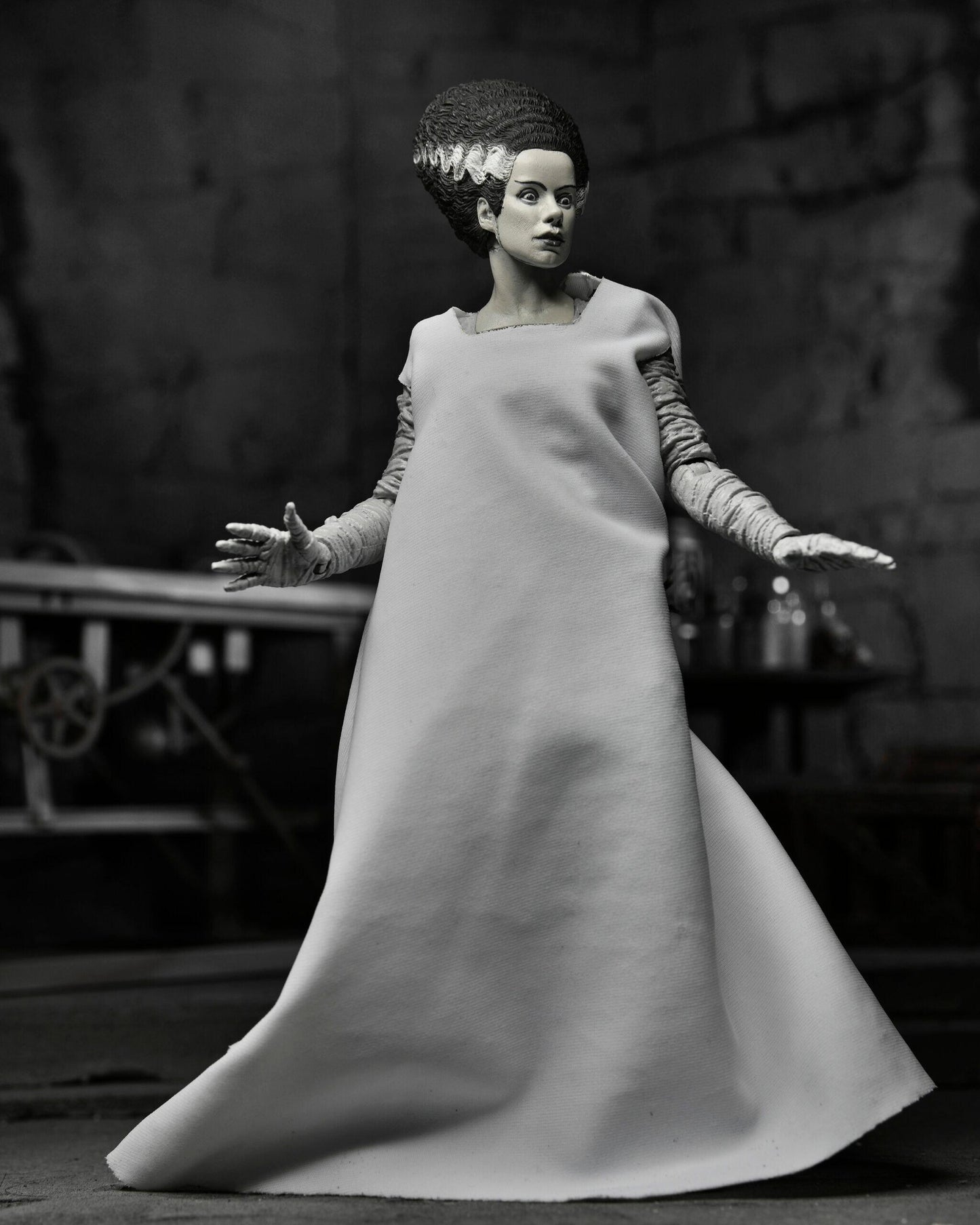 Universal Monsters Ultimate 7 Inch Scale Action Figure - Bride of Frankenstein (Black and White)
