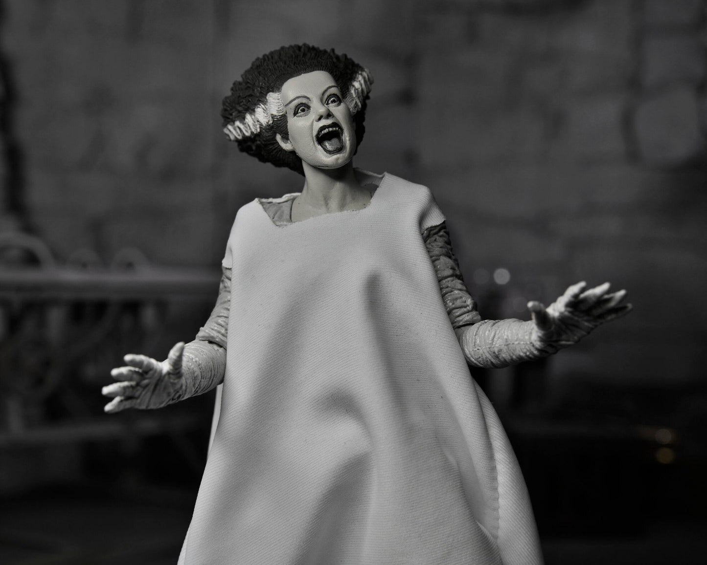 Universal Monsters Ultimate 7 Inch Scale Action Figure - Bride of Frankenstein (Black and White)