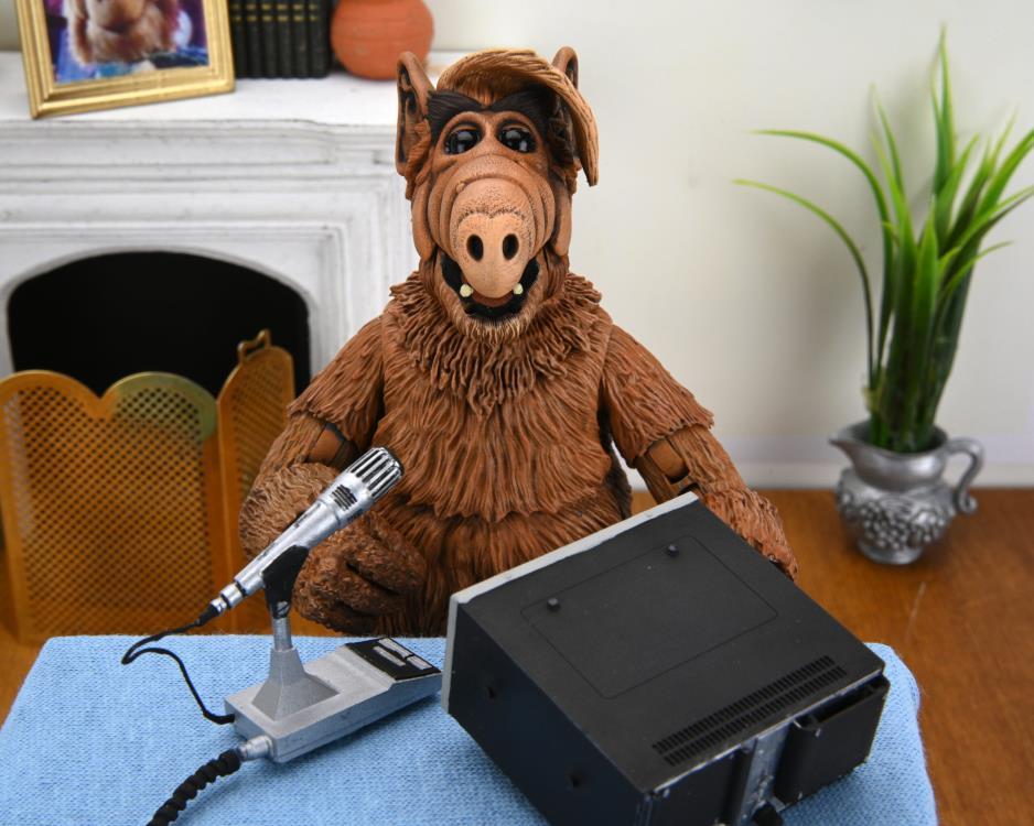 ALF Ultimate 7 Inch Scale Action Figure - ALF (Alien Life Form)