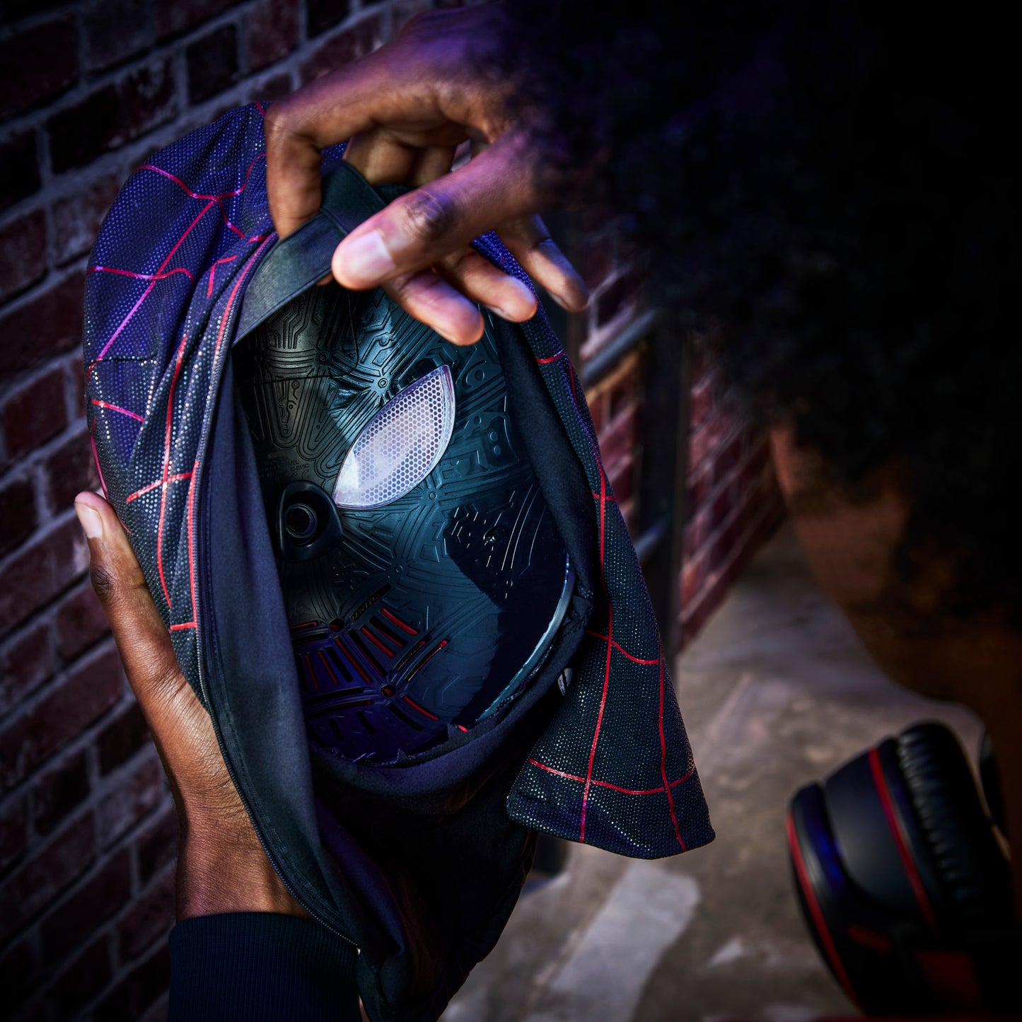 *PRE-ORDER Marvel Legends Premium Roleplay Electronic Interactive Mask - (Spider-Man Miles Morales)
