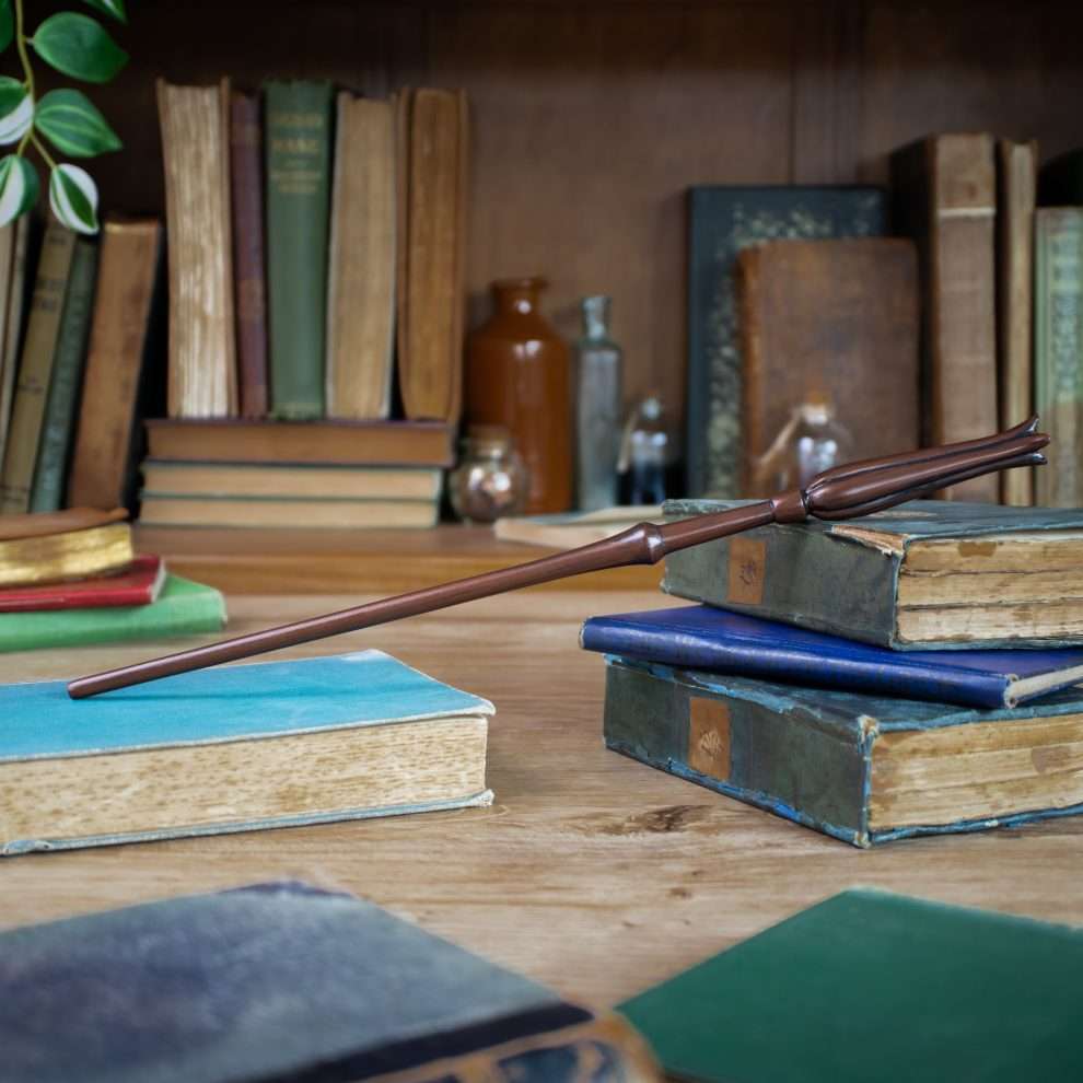 Harry Potter Wand Replica In Ollivanders Box - Luna Lovegood