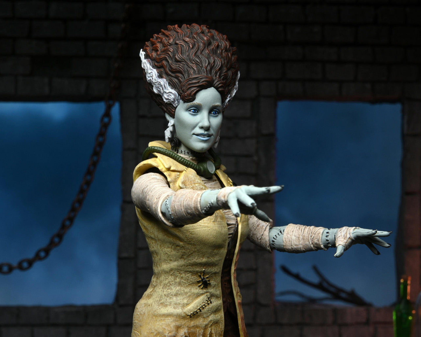 Universal Monsters x Teenage Mutant Ninja Turtles Ultimate 7" Scale Action Figure - April as the Bride