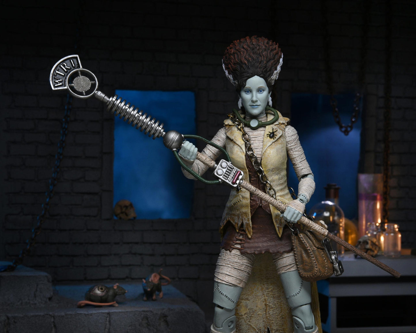 Universal Monsters x Teenage Mutant Ninja Turtles Ultimate 7" Scale Action Figure - April as the Bride