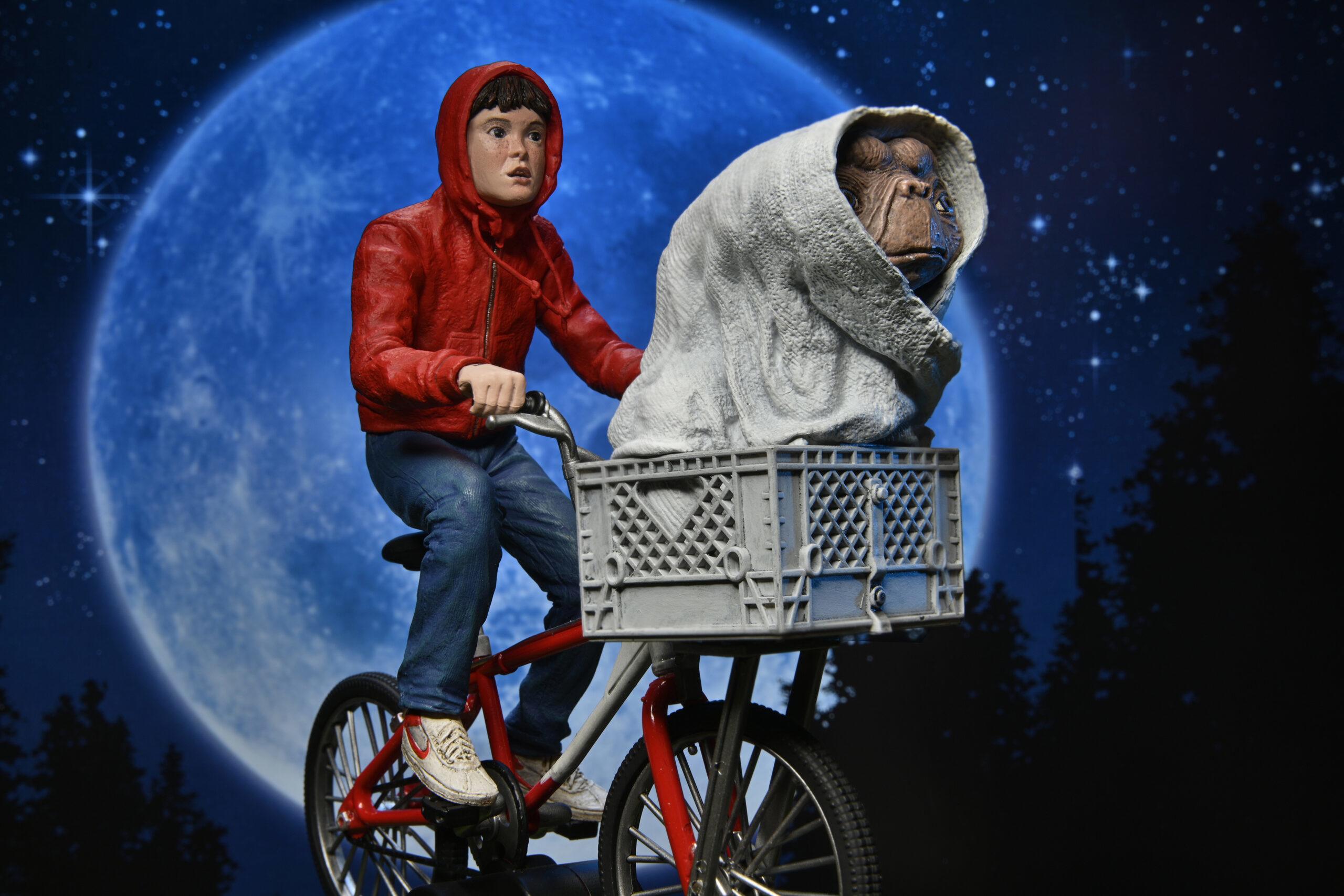E.T. 40th Anniversary Ultimate 7 Inch Scale Action Figure - Elliot