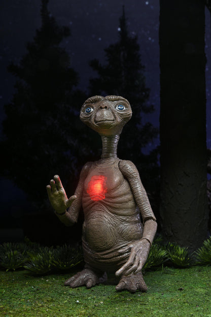 E.T. 40th Anniversary Deluxe Ultimate 7 Inch Scale Action Figure - E.T. with LED Chest