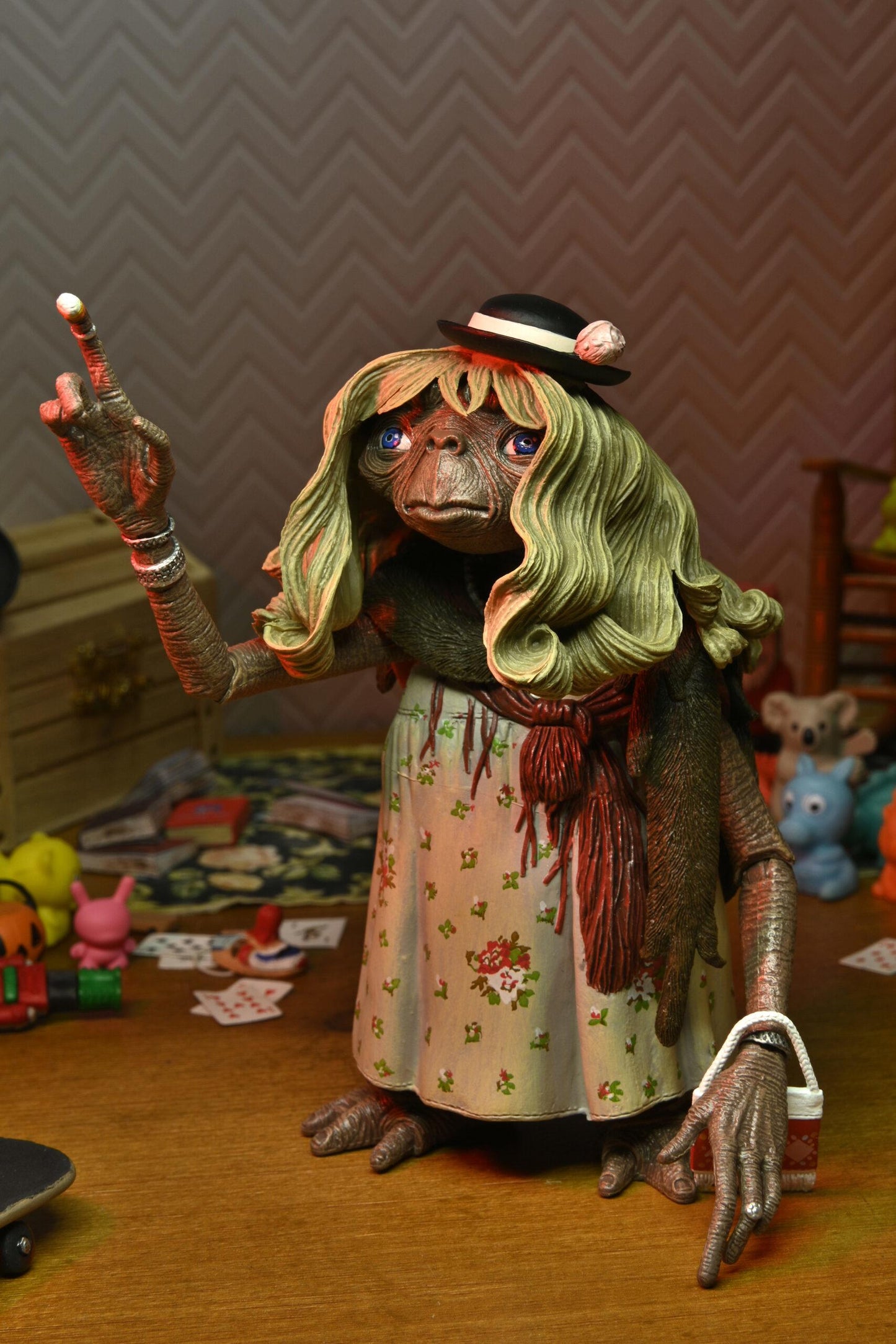 E.T. 40th Anniversary Ultimate 7 Inch Scale Action Figure - Dress-Up E.T.