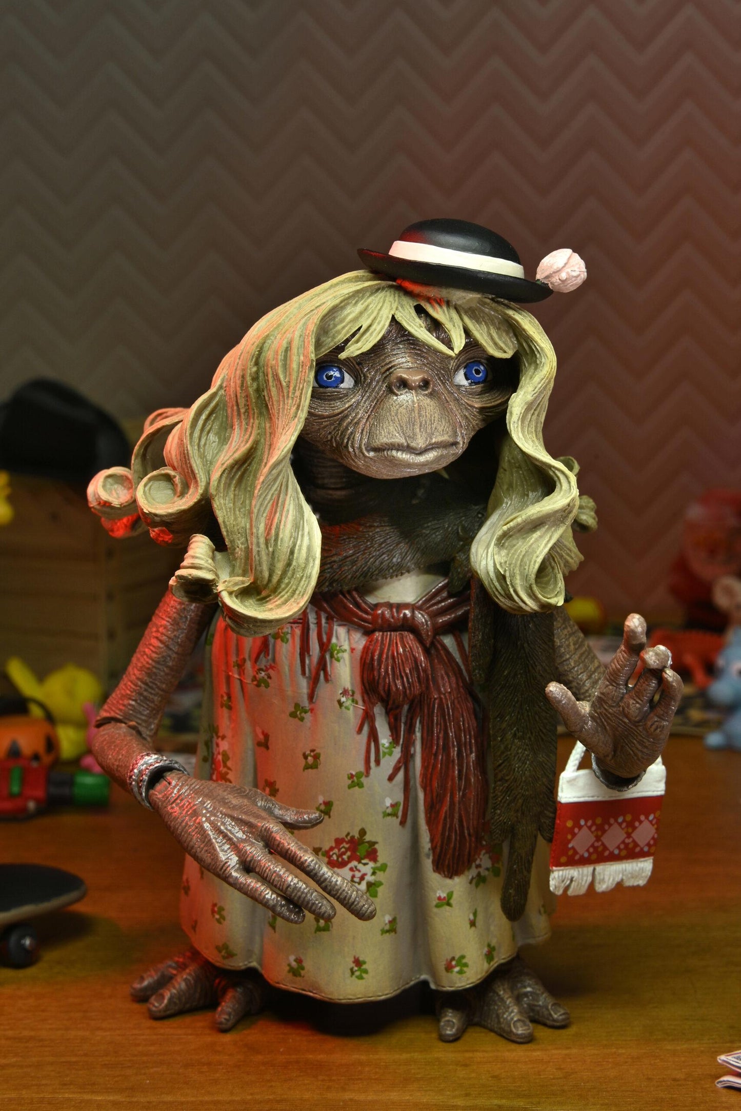 E.T. 40th Anniversary Ultimate 7 Inch Scale Action Figure - Dress-Up E.T.