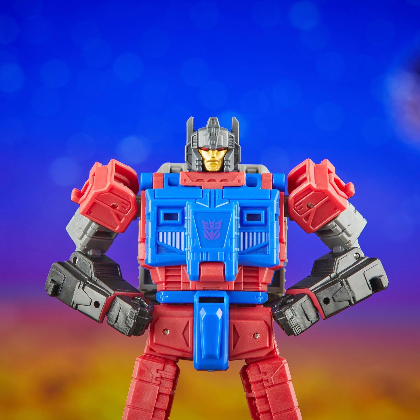 Transformers Legacy United Deluxe Class Action Figure - G1 Quake, Heater & Tiptop