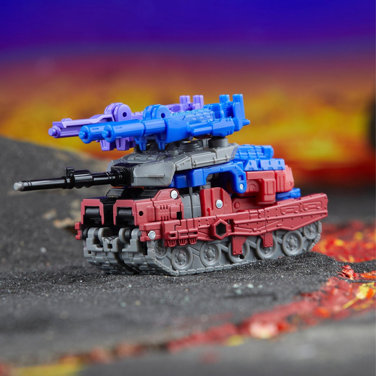 Transformers Legacy United Deluxe Class Action Figure - G1 Quake, Heater & Tiptop