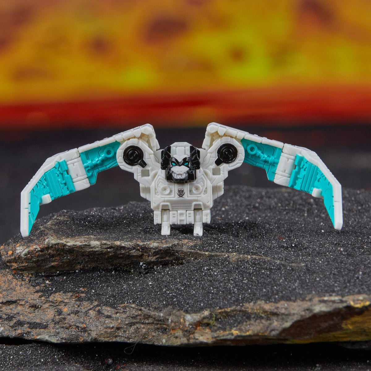 Transformers Legacy United Leader Class Action Figure - Star Raider Thundertron Nightstrike & Calcitron
