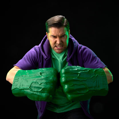 *PRE-ORDER Marvel Legends The Incredible Hulk Exclusive Roleplay Collectible - Incredible Hulk Fists