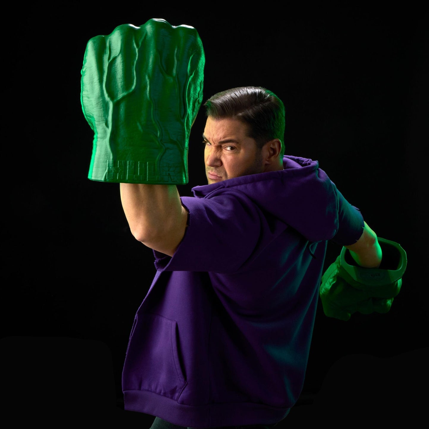 *PRE-ORDER Marvel Legends The Incredible Hulk Exclusive Roleplay Collectible - Incredible Hulk Fists
