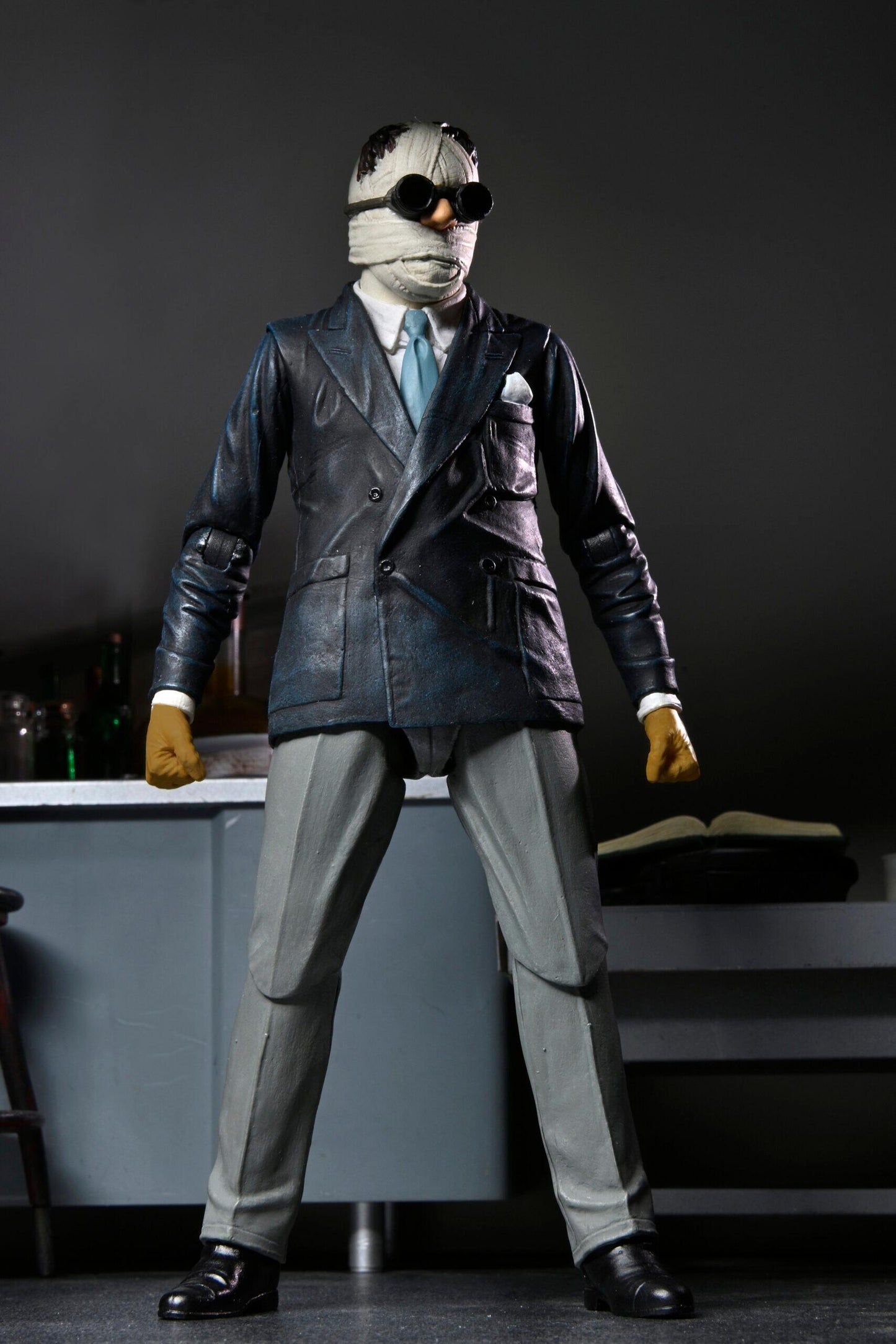 Universal Monsters Ultimate 7 Inch Scale Action Figure - Invisible Man