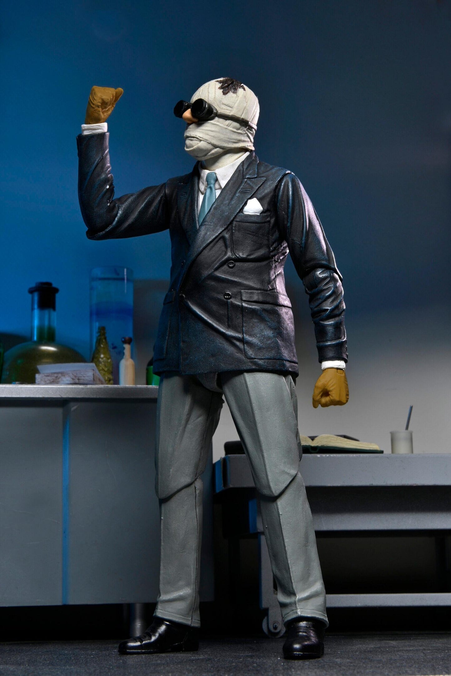 Universal Monsters Ultimate 7 Inch Scale Action Figure - Invisible Man