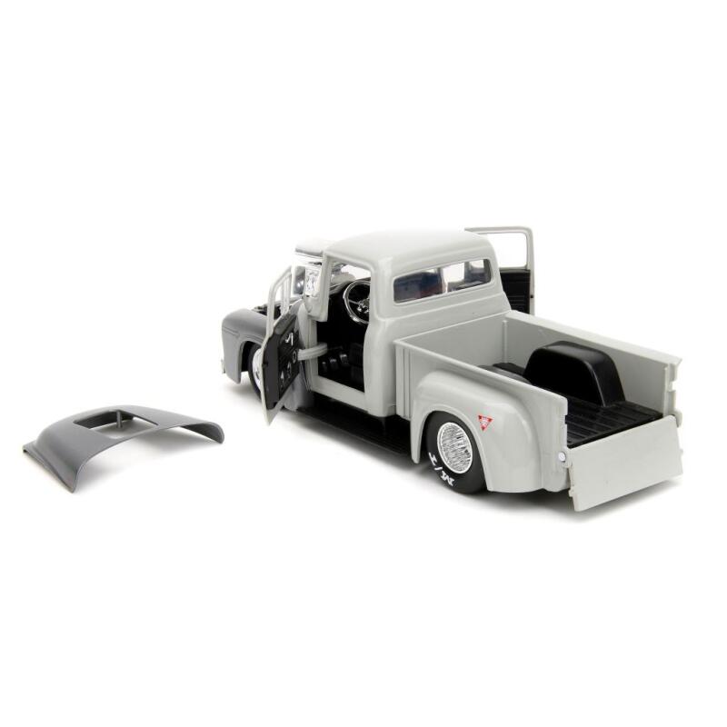 Street Fighter: 1956 Ford F-100 wtih Guile Hollywood Rides 1:24 Scale Die Cast Vehicle