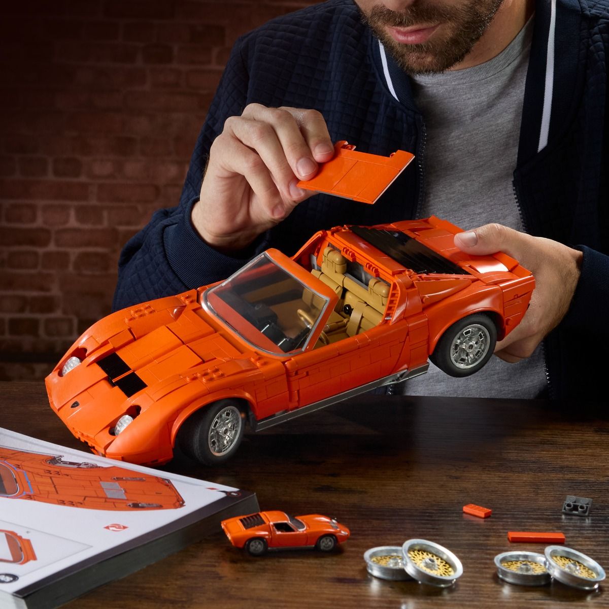 Mattel Brick Shop Hot Wheels Premium Series - Lamborghini Miura P400 SV