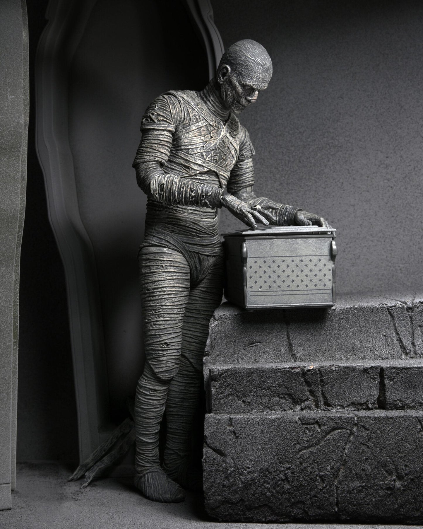 Universal Monsters Ultimate 7 Inch Scale Action Figure - The Mummy (Black & White)