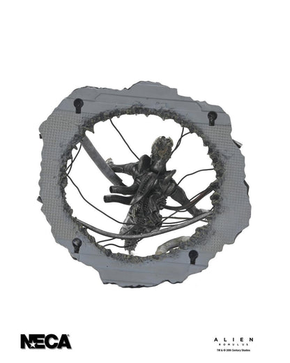Alien: Romulus Deluxe 7 Inch Scale Ultimate Action Figure - Suspended Lab Xenomorph XX121