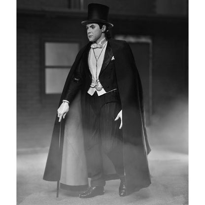 Universal Monsters Ultimate 7 Inch Scale Action Figure - Dracula (Black and White)