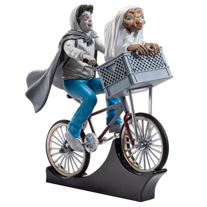 E.T. Toyllectible Treasures Diorama Figure - Over The Moon