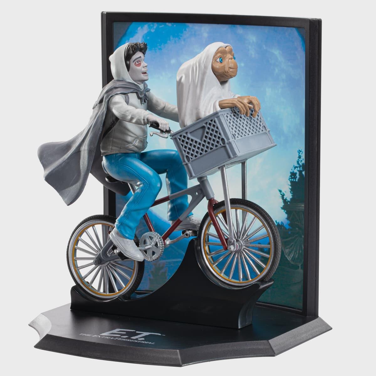 E.T. Toyllectible Treasures Diorama Figure - Over The Moon