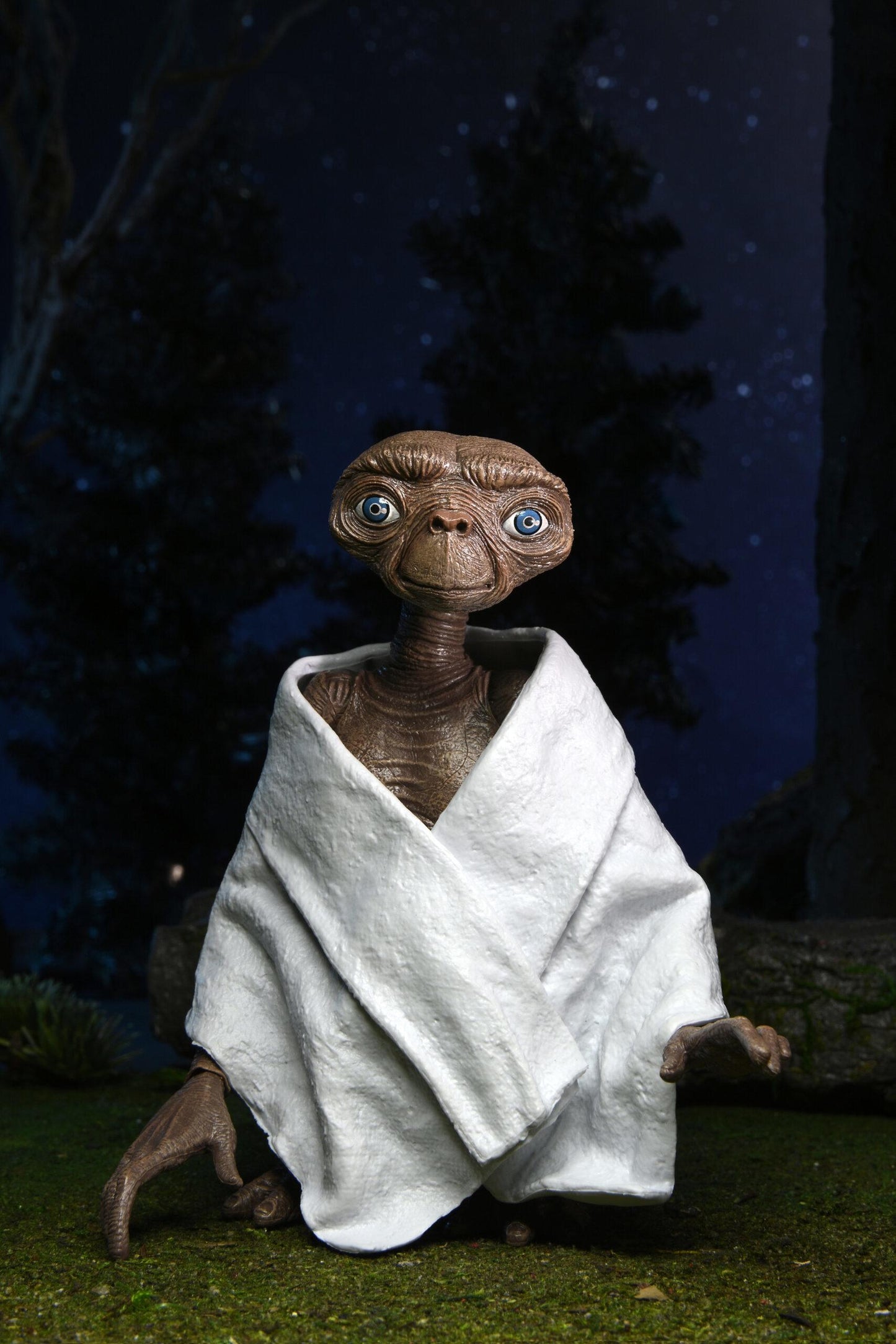 E.T. 40th Anniversary Ultimate 7 Inch Scale Action Figure - Classic E.T.