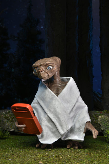 E.T. 40th Anniversary Ultimate 7 Inch Scale Action Figure - Classic E.T.