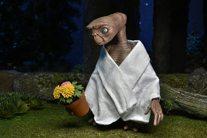 E.T. 40th Anniversary Ultimate 7 Inch Scale Action Figure - Classic E.T.